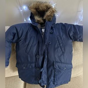 Gap size 5 navy blue jacket with fur hood. Wore a few times.